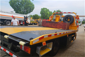 秦淮附近拖车电话号码服务